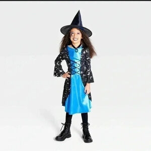 New witch costume size‎ small. Ages 4 to 7 includes the dress, hat and choker.